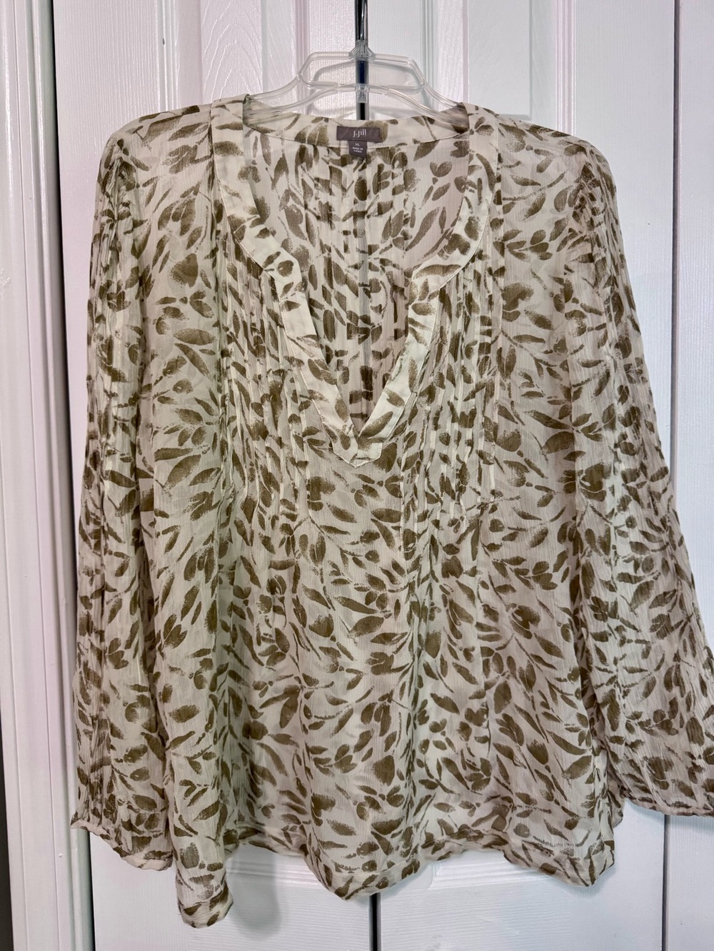 J. Jill 100% Silk Botanical Pleated V-Neck Blouse Womens Size XL Cream Khaki